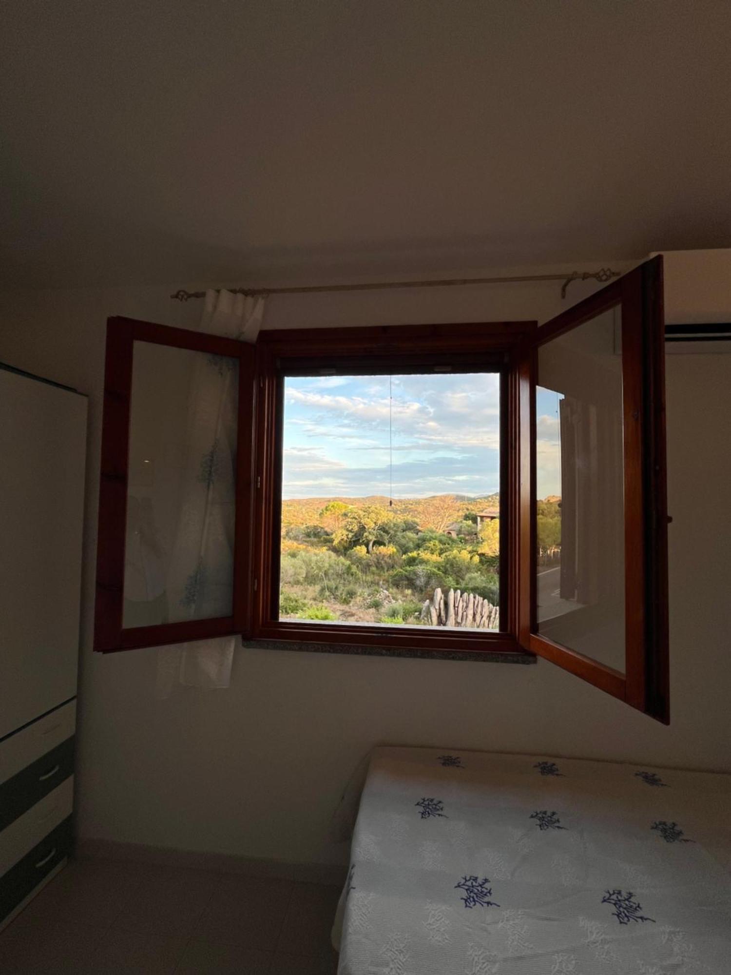 Casa Sviluppata Su Due Piani Con Doppia Veranda E Parcheggio Privato San Teodoro  Esterno foto