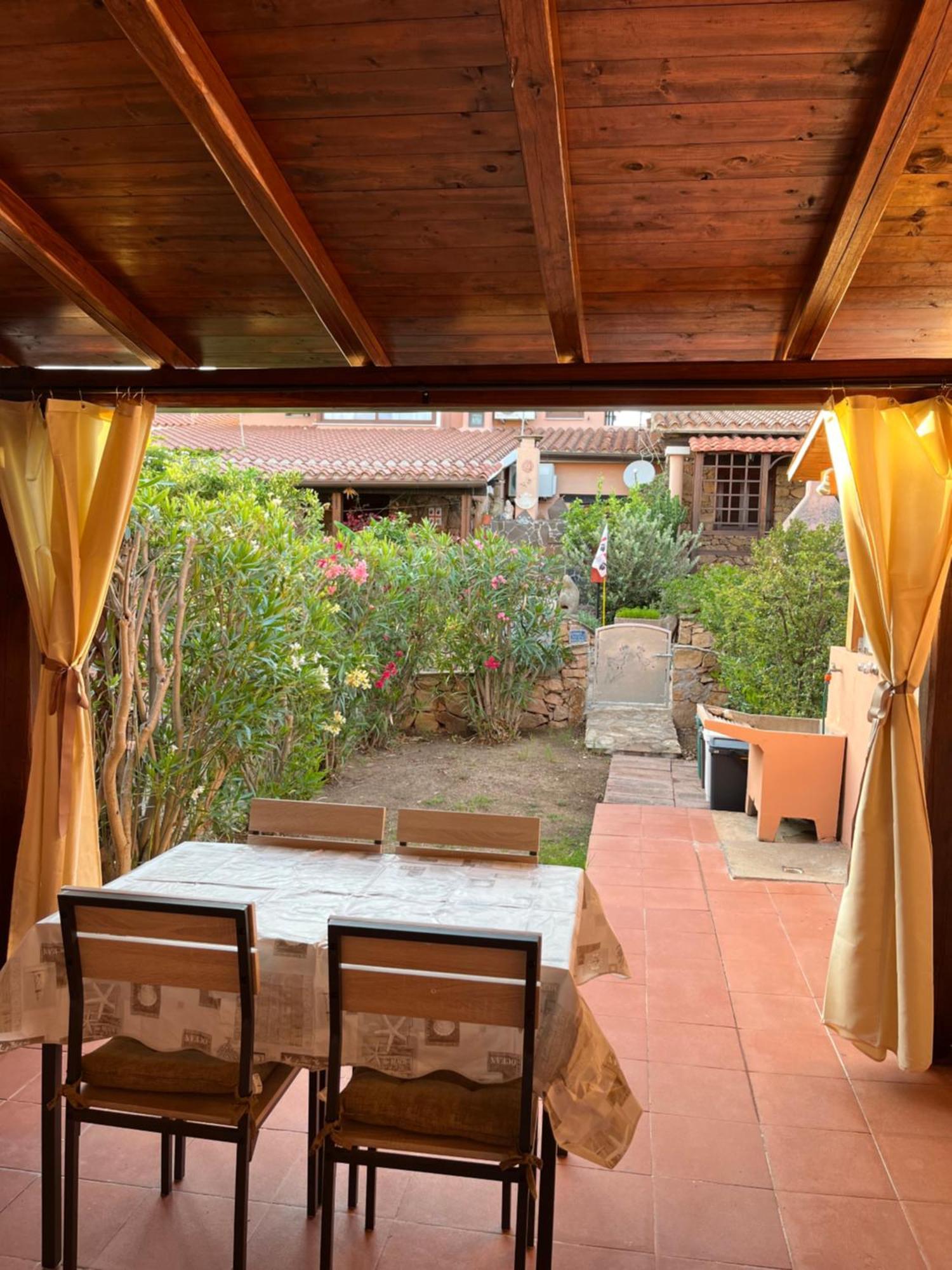 Casa Sviluppata Su Due Piani Con Doppia Veranda E Parcheggio Privato San Teodoro  Esterno foto