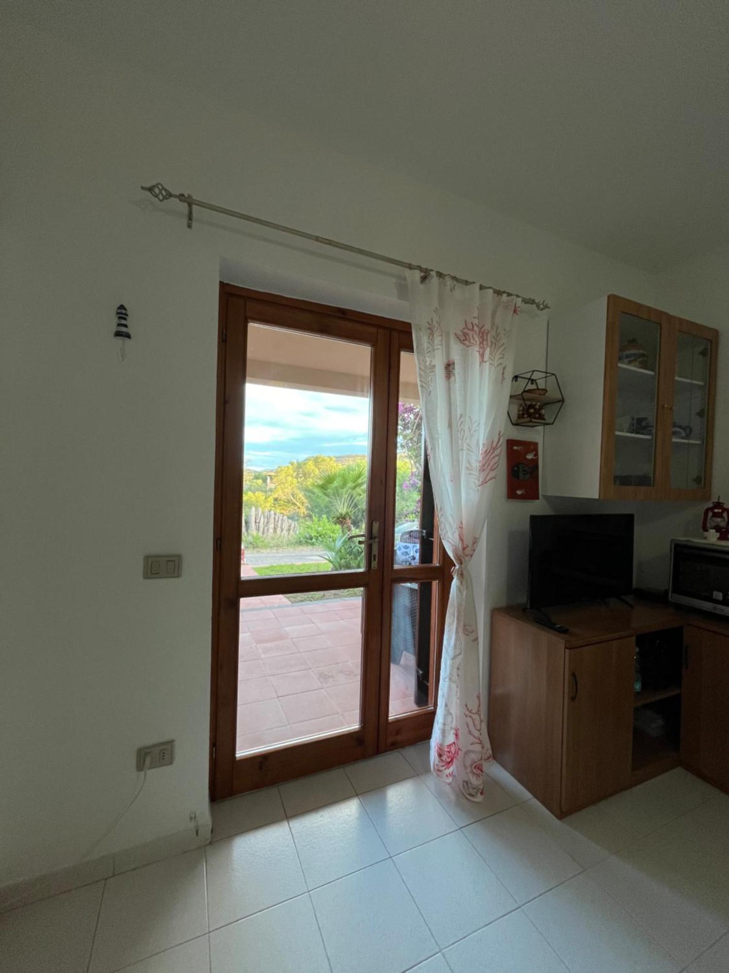 Casa Sviluppata Su Due Piani Con Doppia Veranda E Parcheggio Privato San Teodoro  Esterno foto