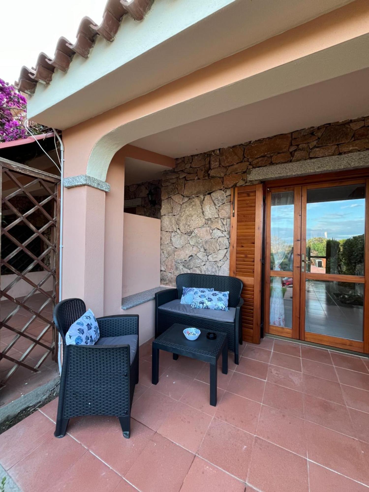 Casa Sviluppata Su Due Piani Con Doppia Veranda E Parcheggio Privato San Teodoro  Esterno foto