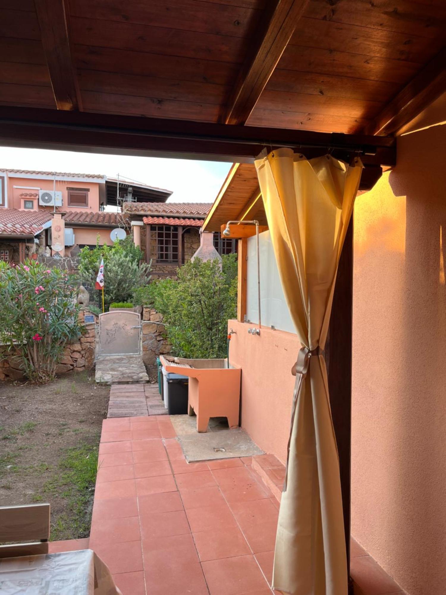 Casa Sviluppata Su Due Piani Con Doppia Veranda E Parcheggio Privato San Teodoro  Esterno foto