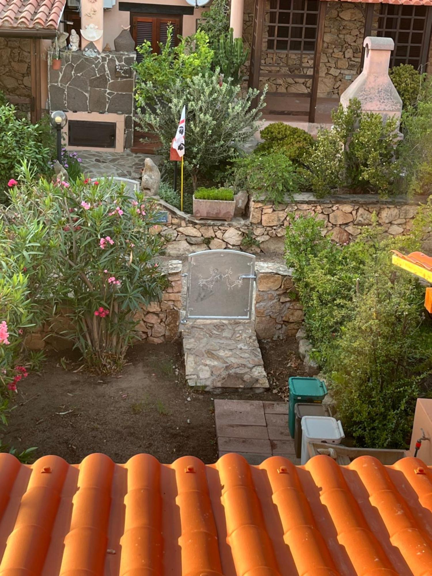 Casa Sviluppata Su Due Piani Con Doppia Veranda E Parcheggio Privato San Teodoro  Esterno foto