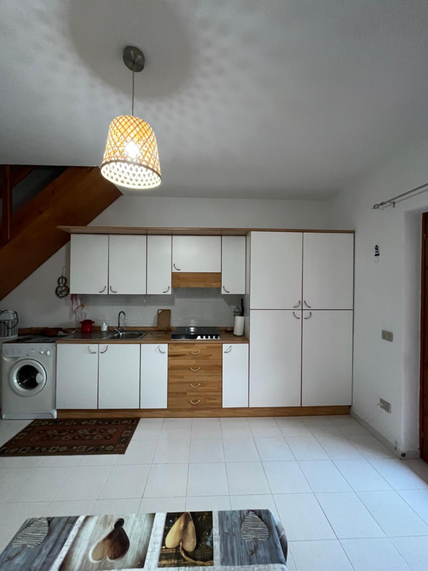 Casa Sviluppata Su Due Piani Con Doppia Veranda E Parcheggio Privato San Teodoro  Esterno foto