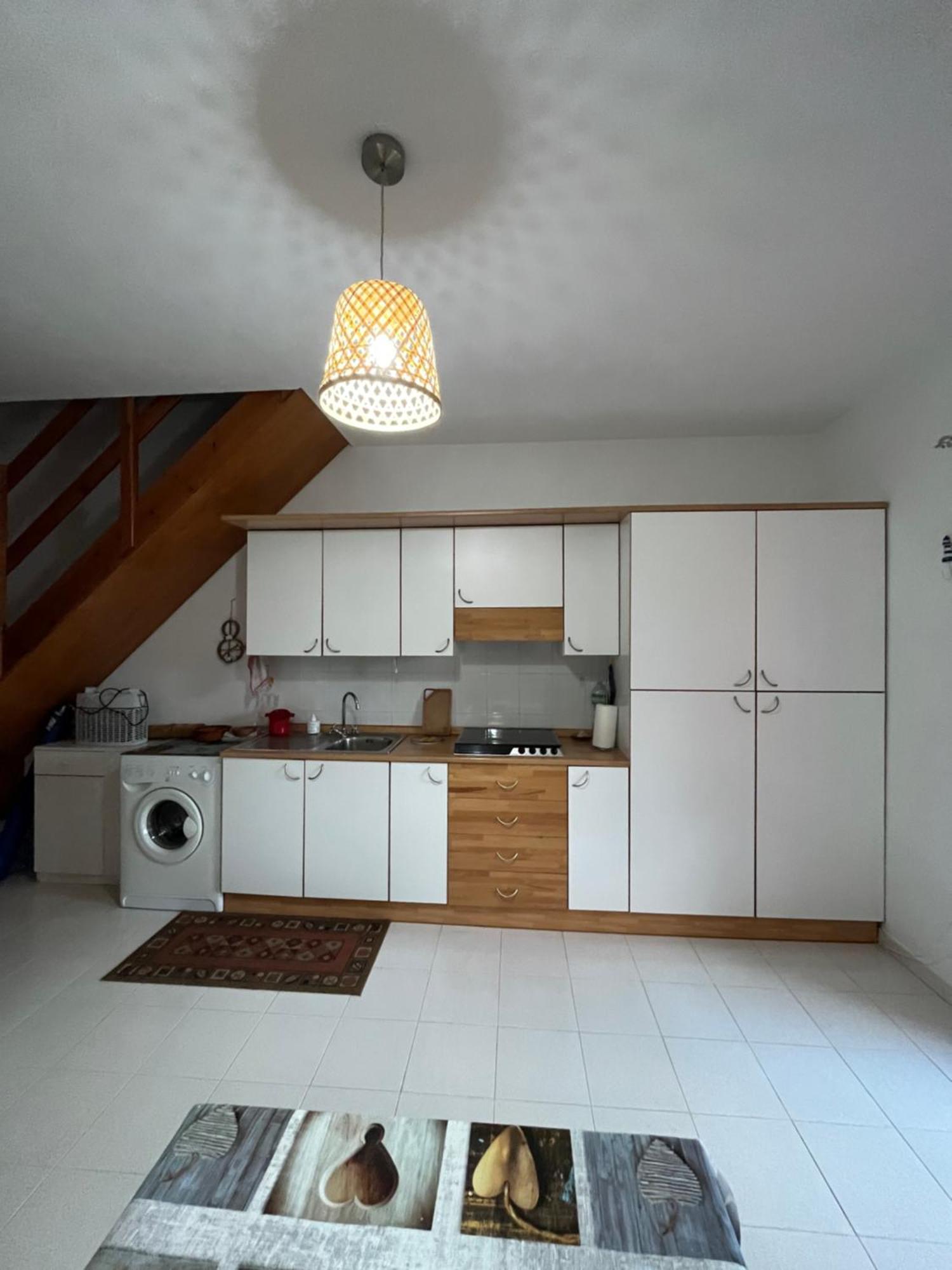 Casa Sviluppata Su Due Piani Con Doppia Veranda E Parcheggio Privato San Teodoro  Esterno foto