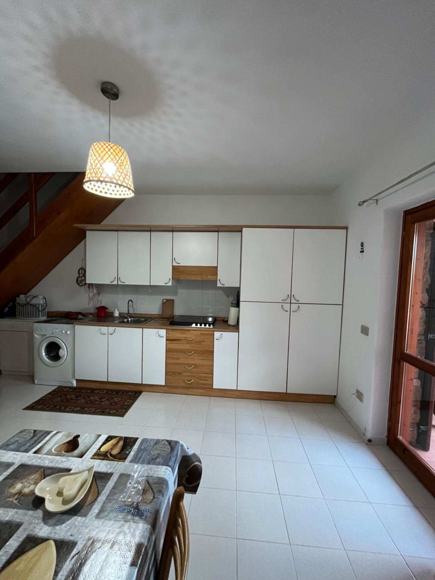 Casa Sviluppata Su Due Piani Con Doppia Veranda E Parcheggio Privato San Teodoro  Esterno foto