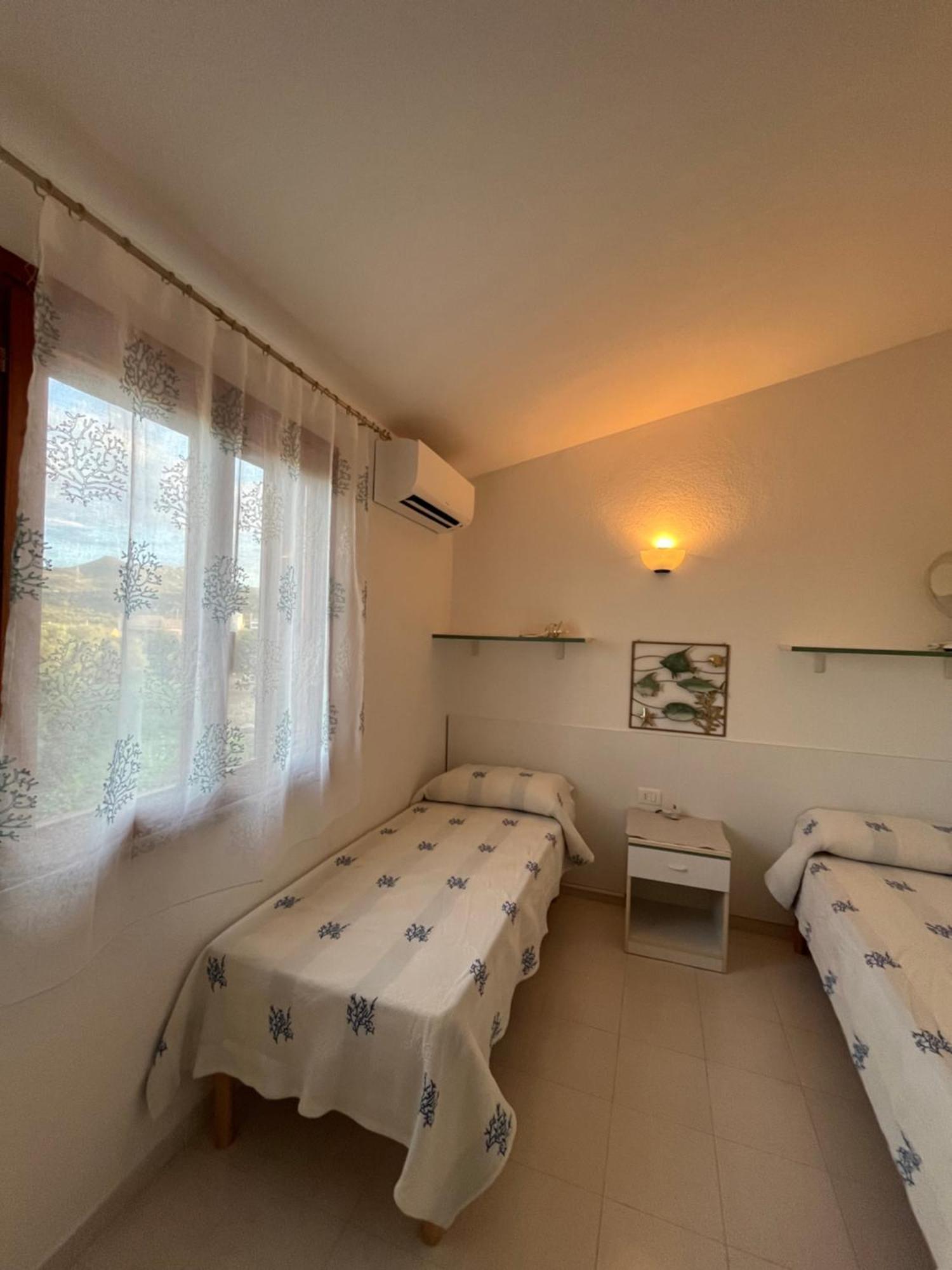 Casa Sviluppata Su Due Piani Con Doppia Veranda E Parcheggio Privato San Teodoro  Esterno foto