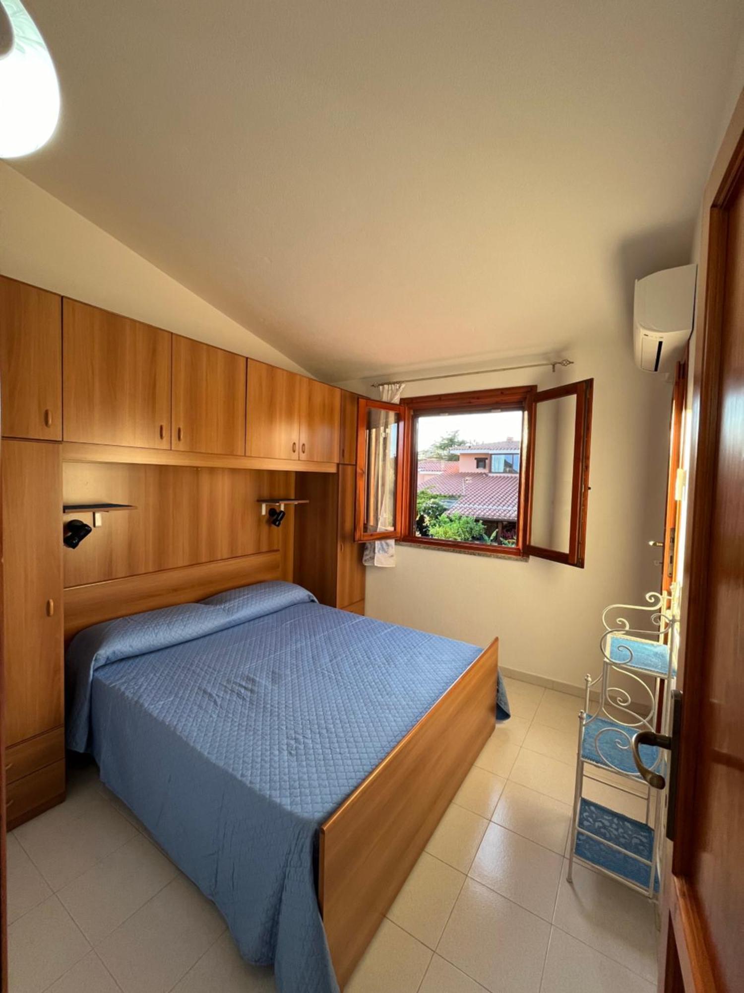 Casa Sviluppata Su Due Piani Con Doppia Veranda E Parcheggio Privato San Teodoro  Esterno foto