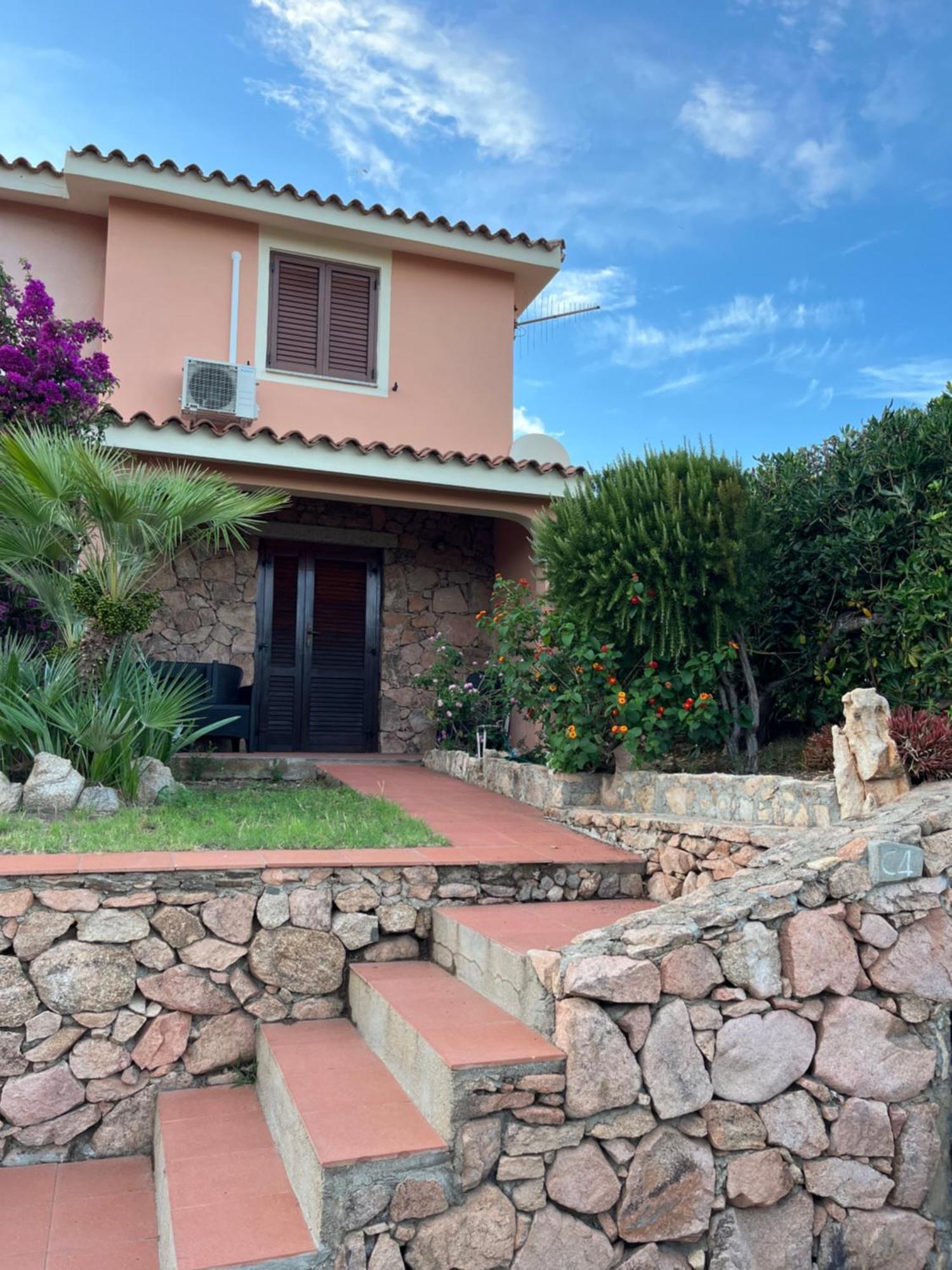 Casa Sviluppata Su Due Piani Con Doppia Veranda E Parcheggio Privato San Teodoro  Esterno foto