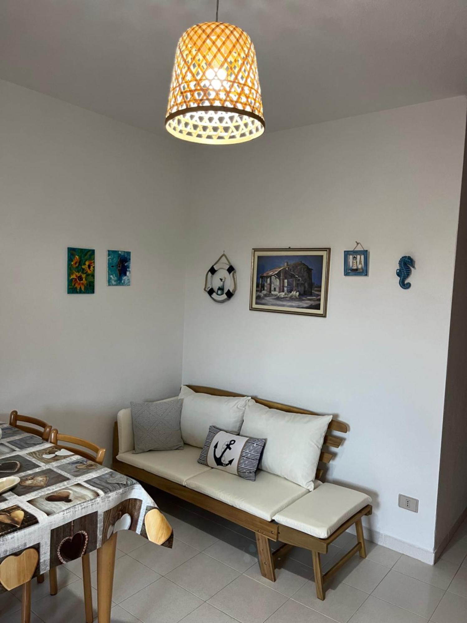 Casa Sviluppata Su Due Piani Con Doppia Veranda E Parcheggio Privato San Teodoro  Esterno foto