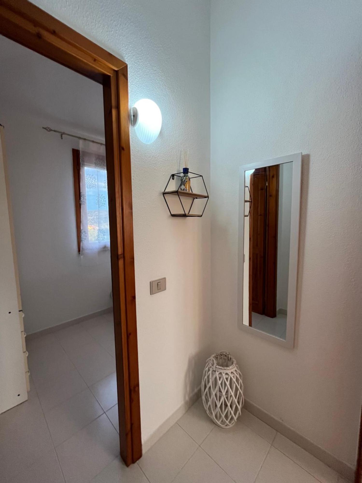 Casa Sviluppata Su Due Piani Con Doppia Veranda E Parcheggio Privato San Teodoro  Esterno foto