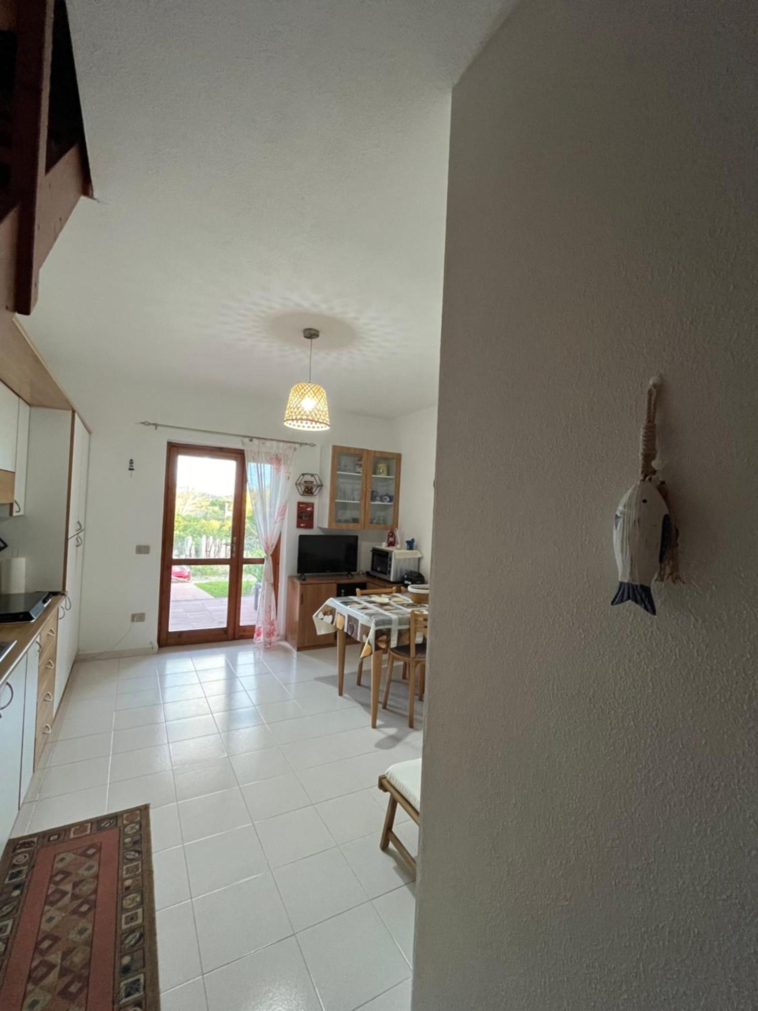 Casa Sviluppata Su Due Piani Con Doppia Veranda E Parcheggio Privato San Teodoro  Esterno foto