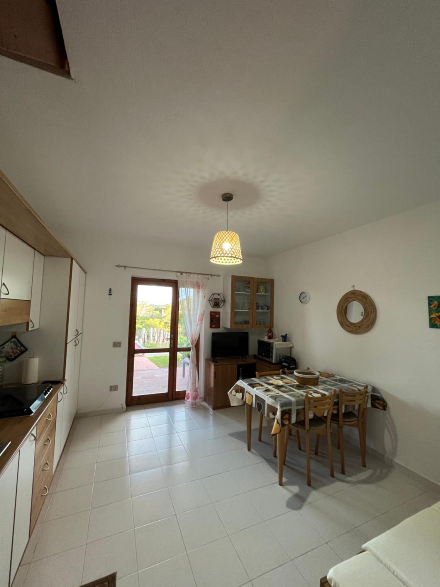 Casa Sviluppata Su Due Piani Con Doppia Veranda E Parcheggio Privato San Teodoro  Esterno foto