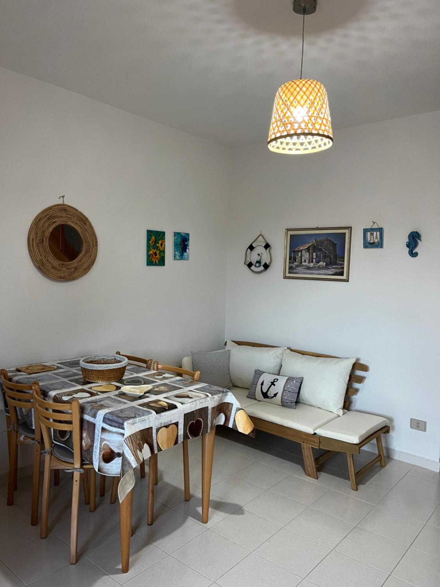 Casa Sviluppata Su Due Piani Con Doppia Veranda E Parcheggio Privato San Teodoro  Esterno foto